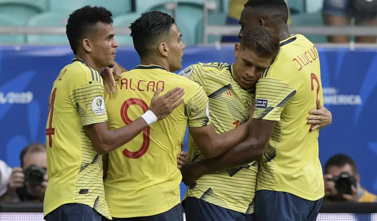 Selección Colombia festeja su gol ante Paraguay