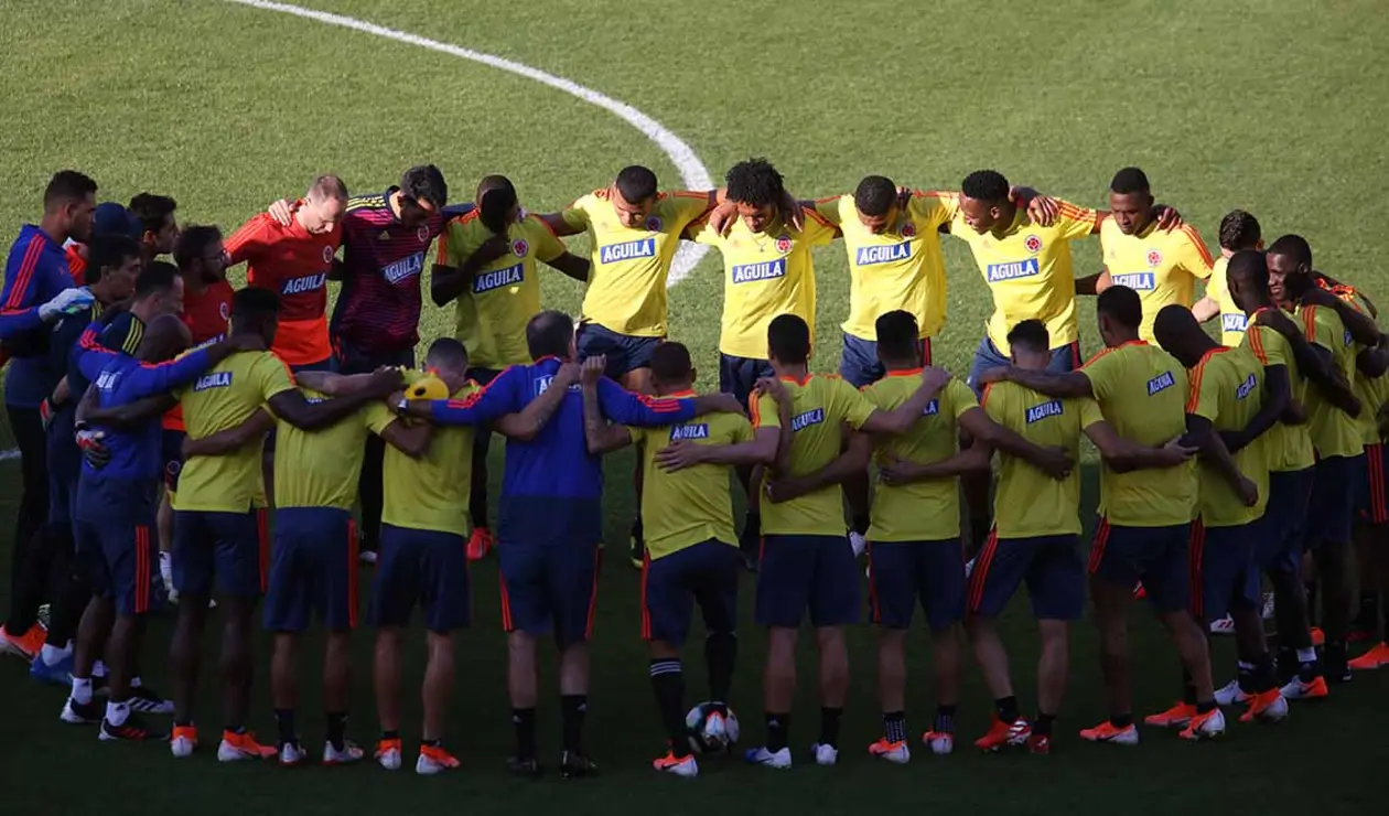 Queiroz reunió a todos los jugadores en su ya acostumbrado "ritual" con Colombia. 