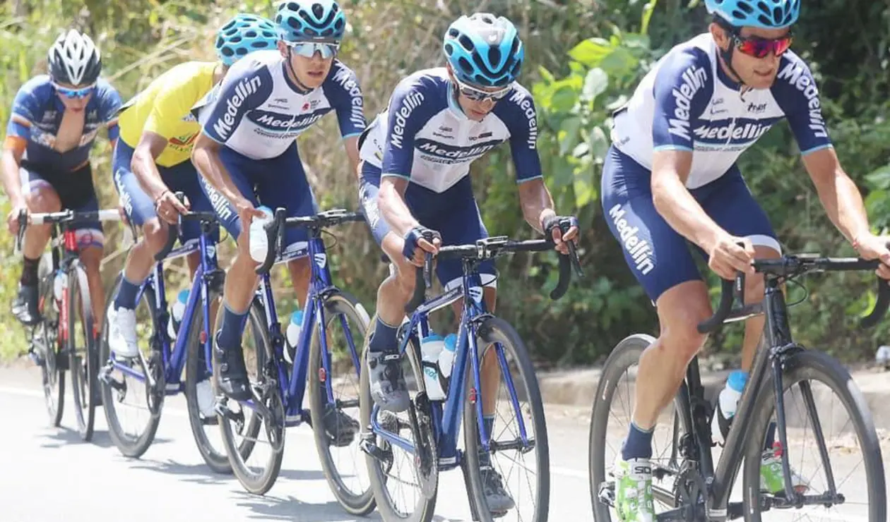 El Team Medellín domina la general en la Vuelta a Colombia.