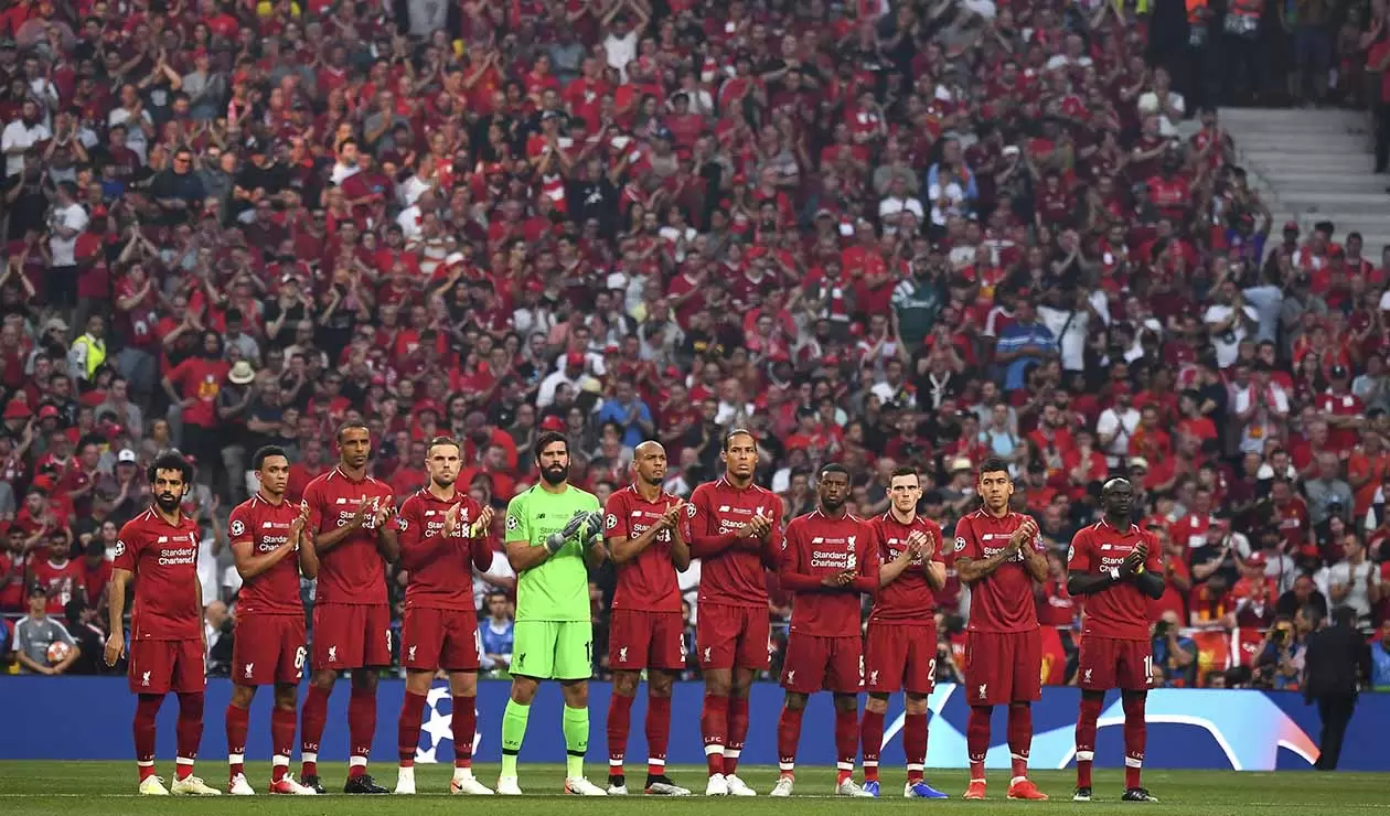 La final de la Champions League homenajea a Reyes
