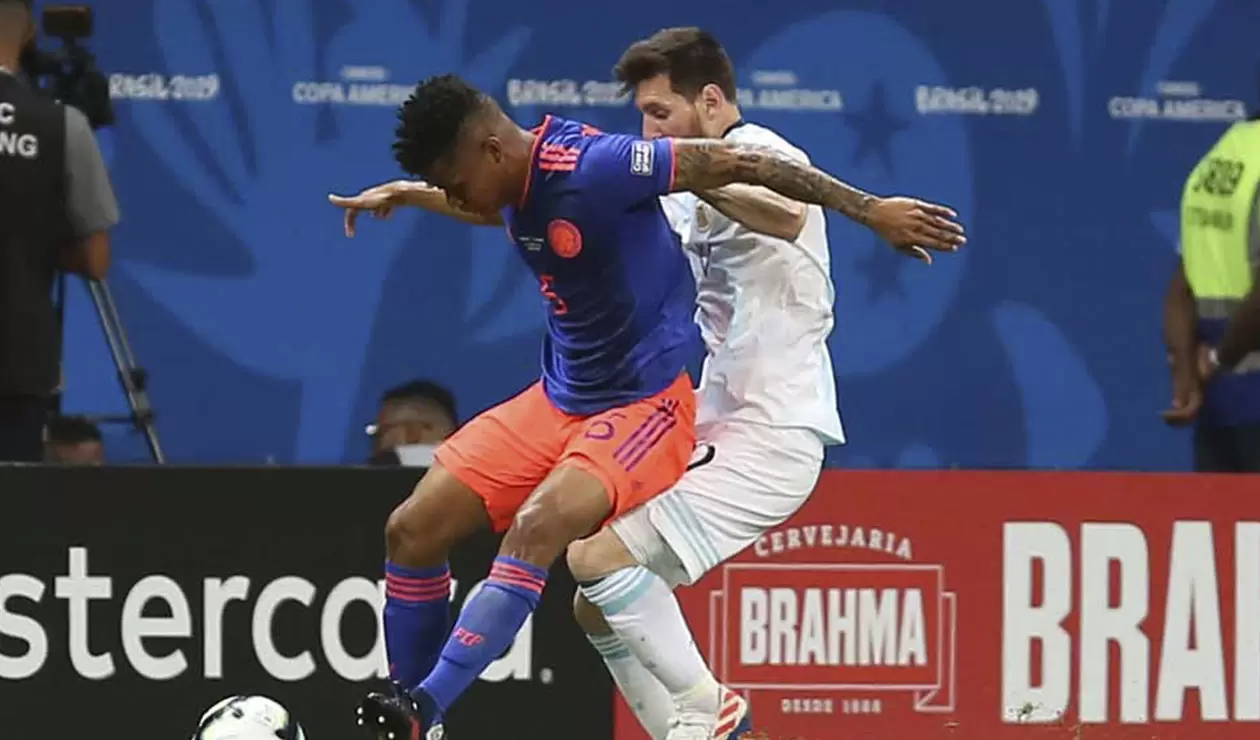 Wilmar Barrios disputando un balón con Lionel Messi