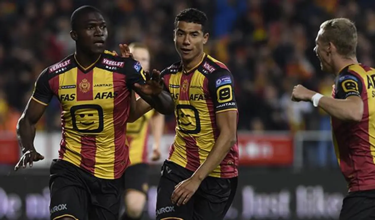Germán Mera celebrando un gol con el Mechelen de Bélgica