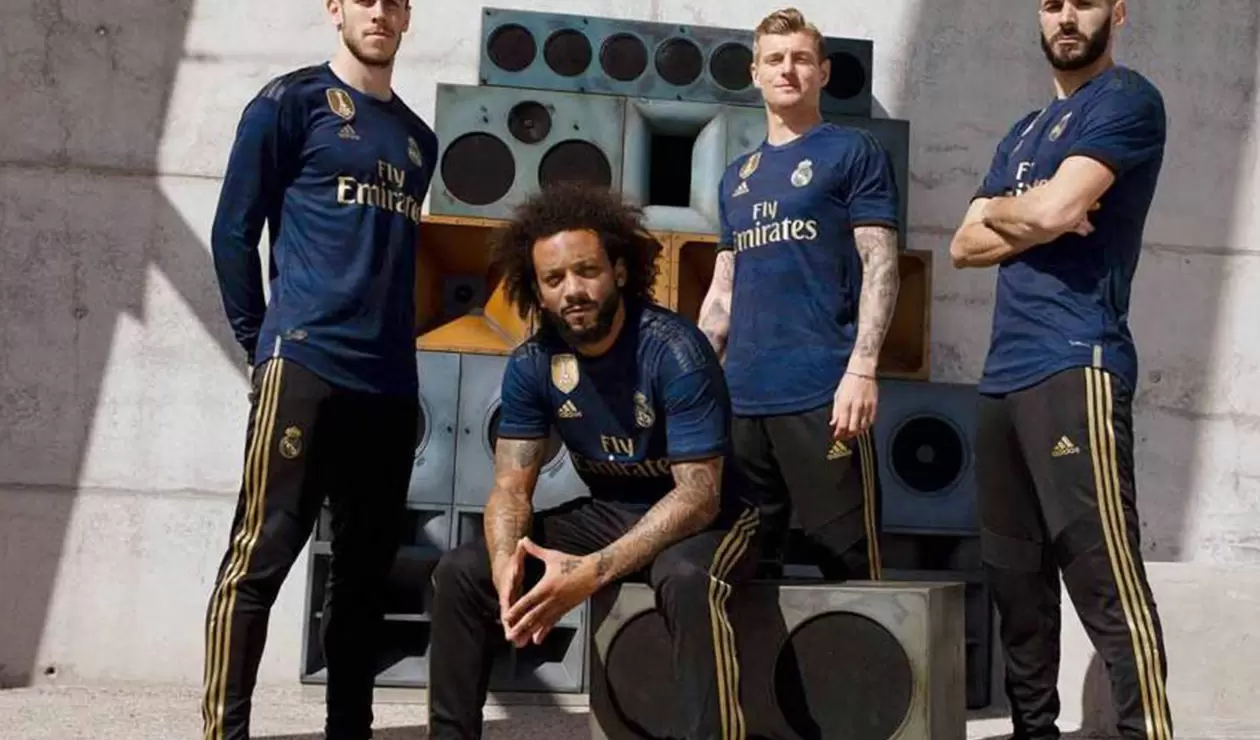 Los jugadores de Real Madrid portando la segunda camiseta de la temporada 2019/20