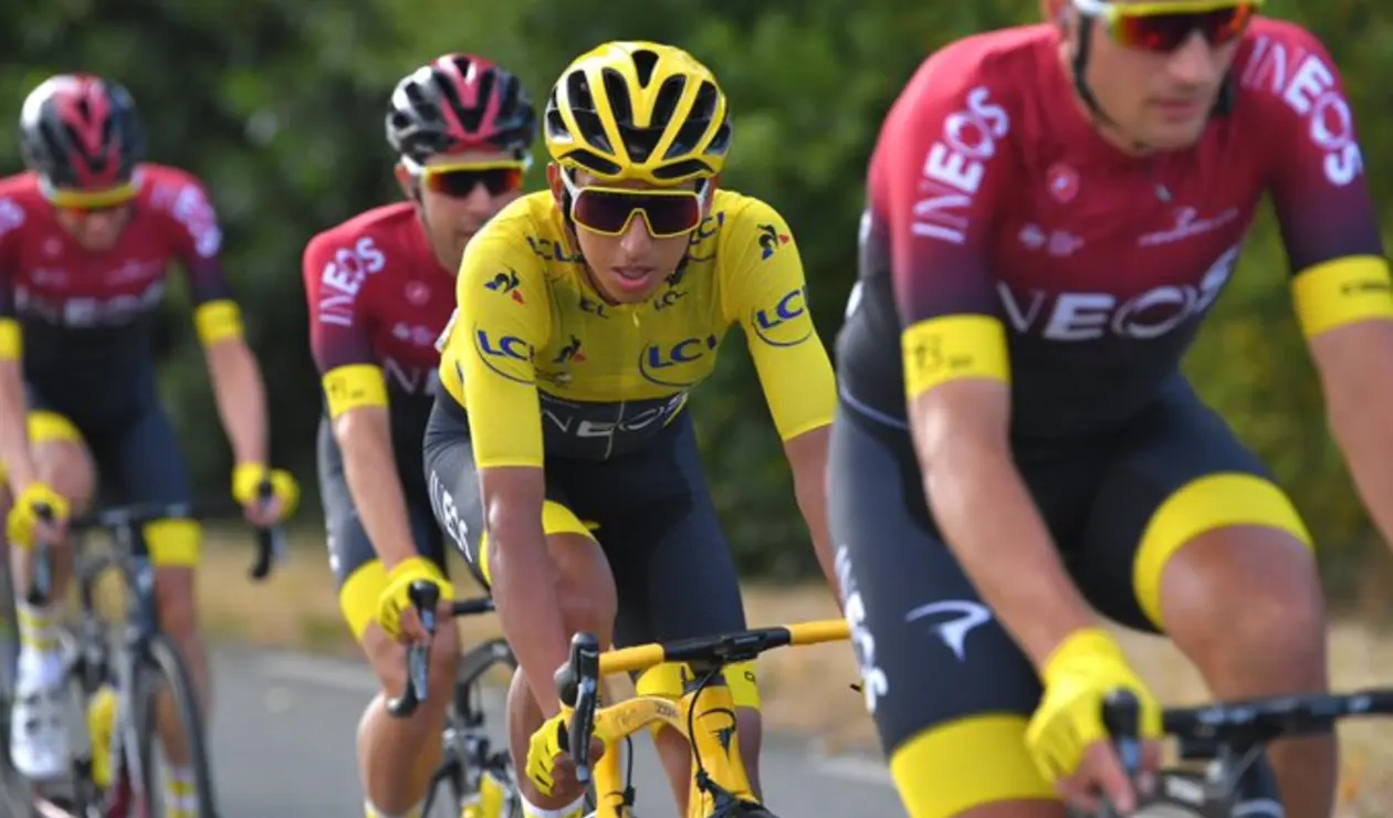 Egan Bernal, en el paseo de la victoria en París