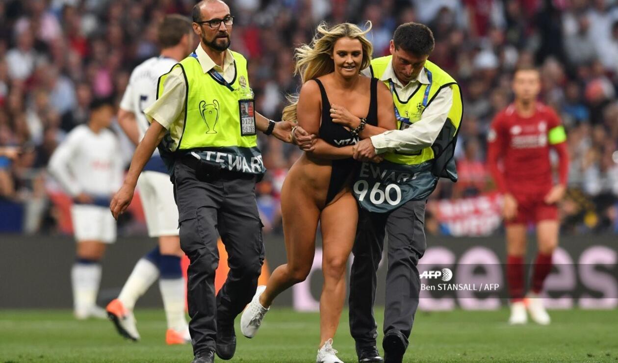 Mujer intrusa en la final de la Champions League