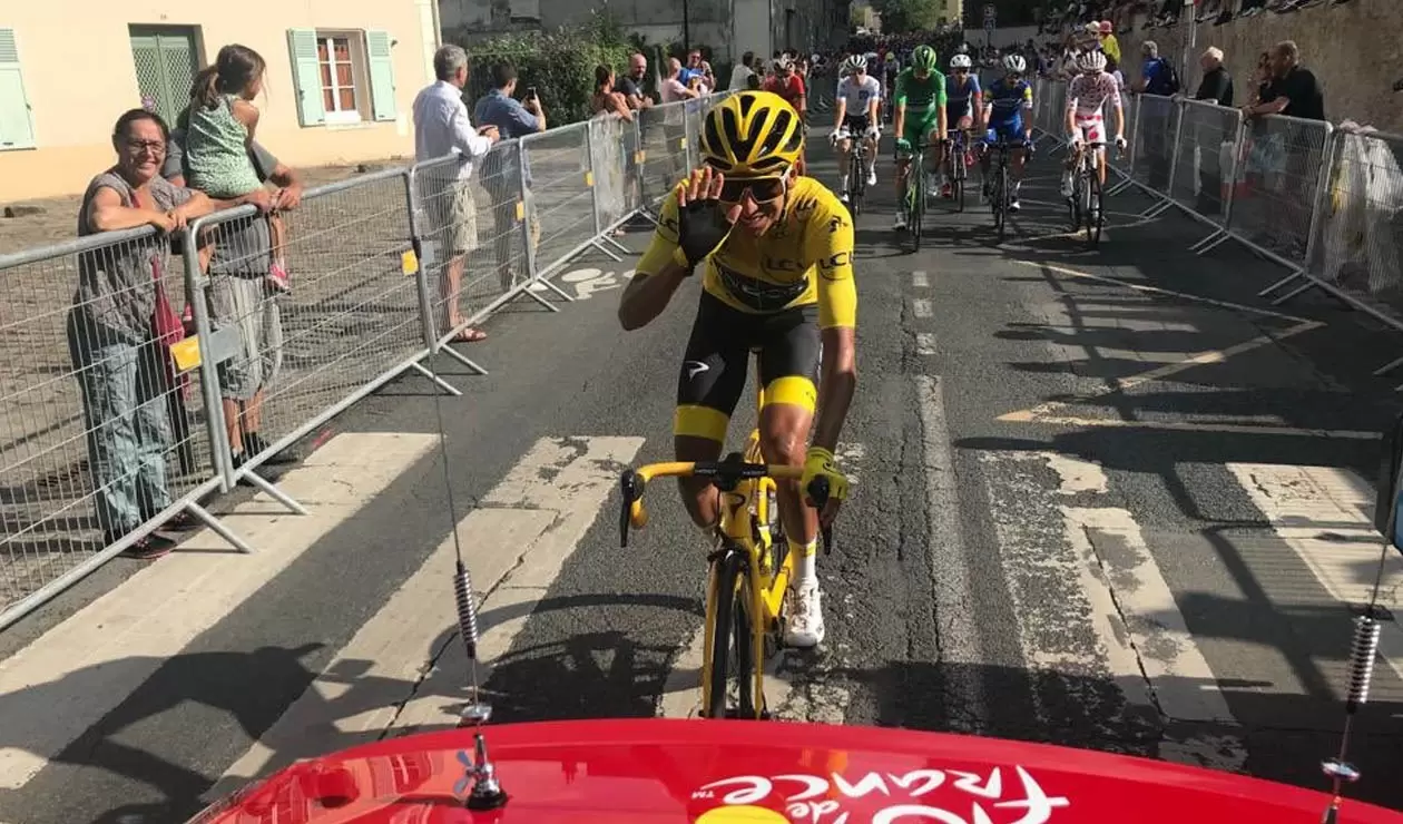 Tour de Francia - Egan Bernal, paseo por Los Campos Elíseos 