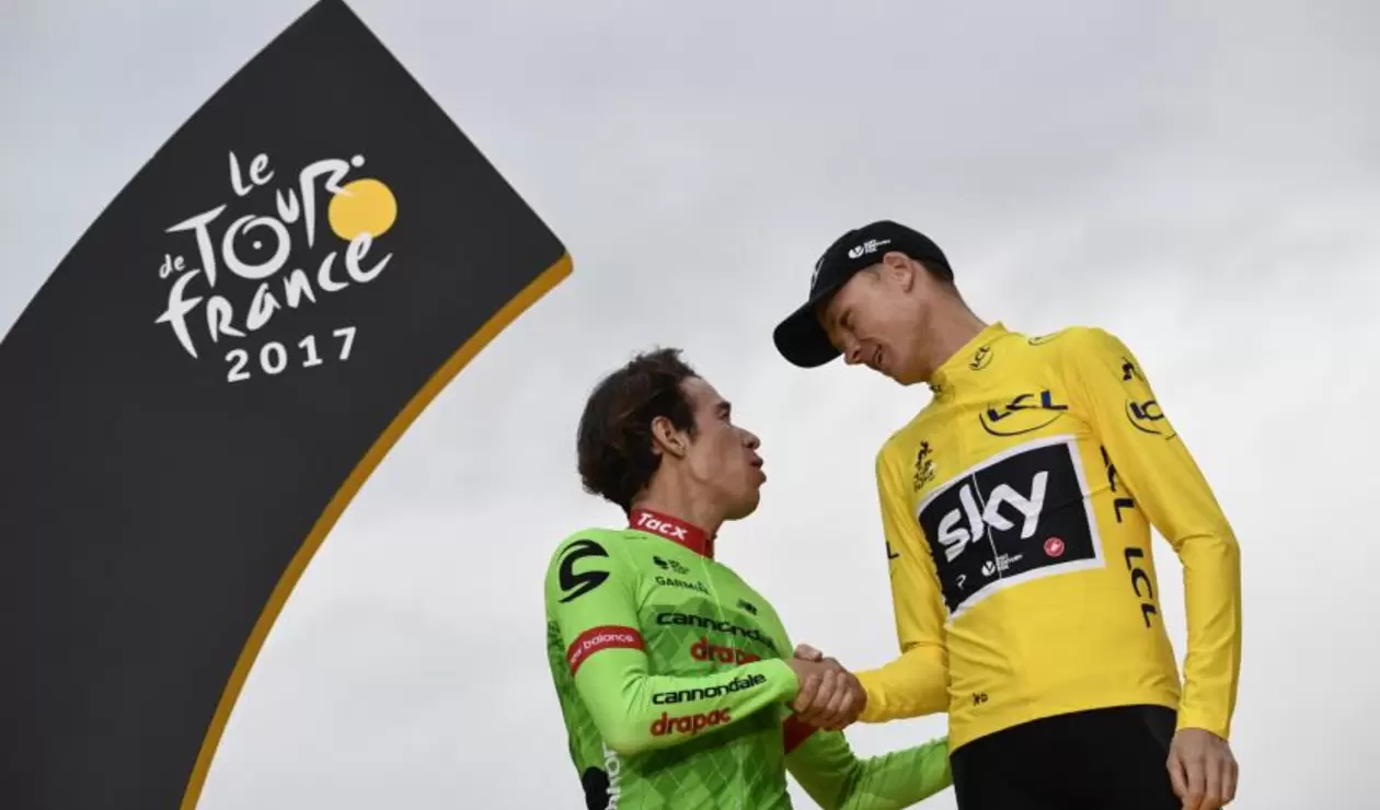 Rigoberto Urán y Froome en el podio del Tour de Francia