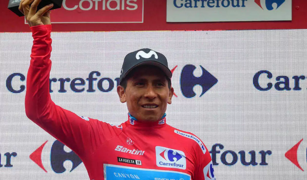Nairo Quintana ciclista colombiano ycon la camiseta de líder de la Vuelta a España