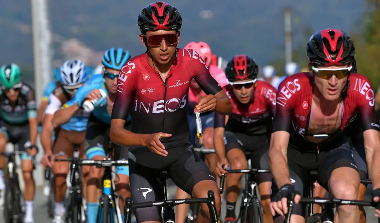 Egan Bernal corriendo el Giro de Lombardía