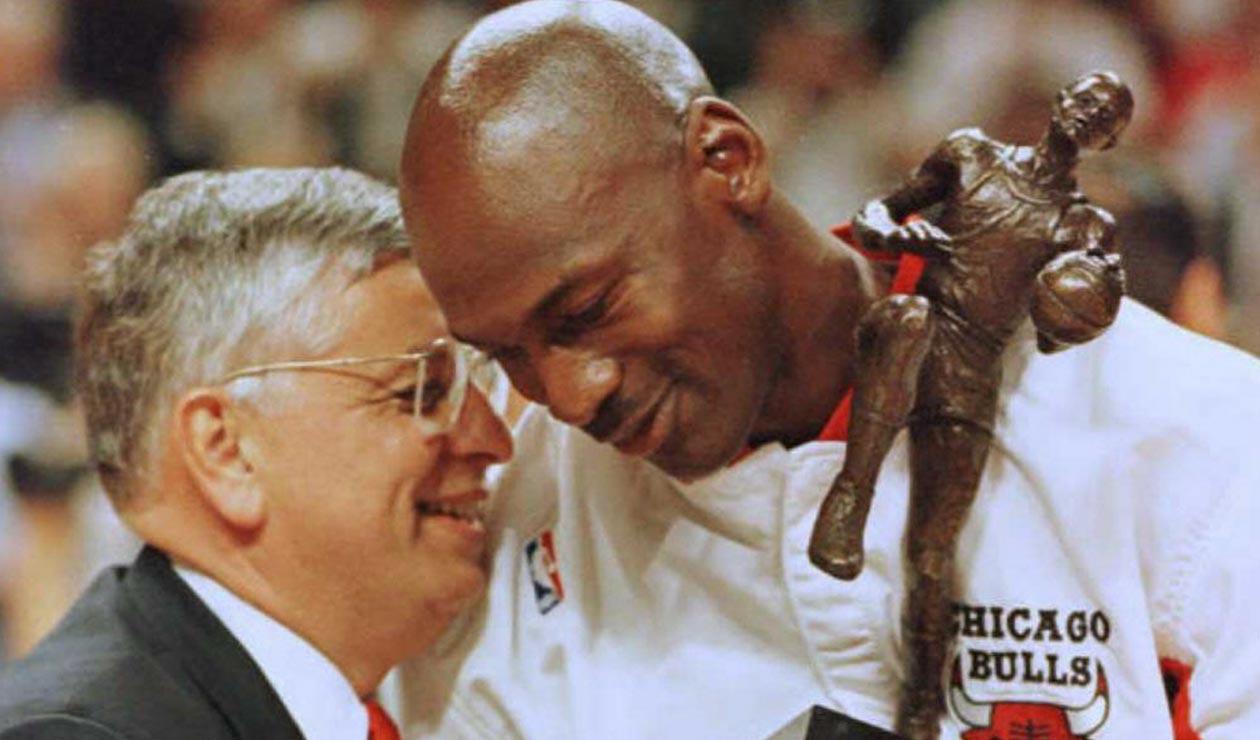 David Stern, cerebro de la NBA, junto a Michael Jordan