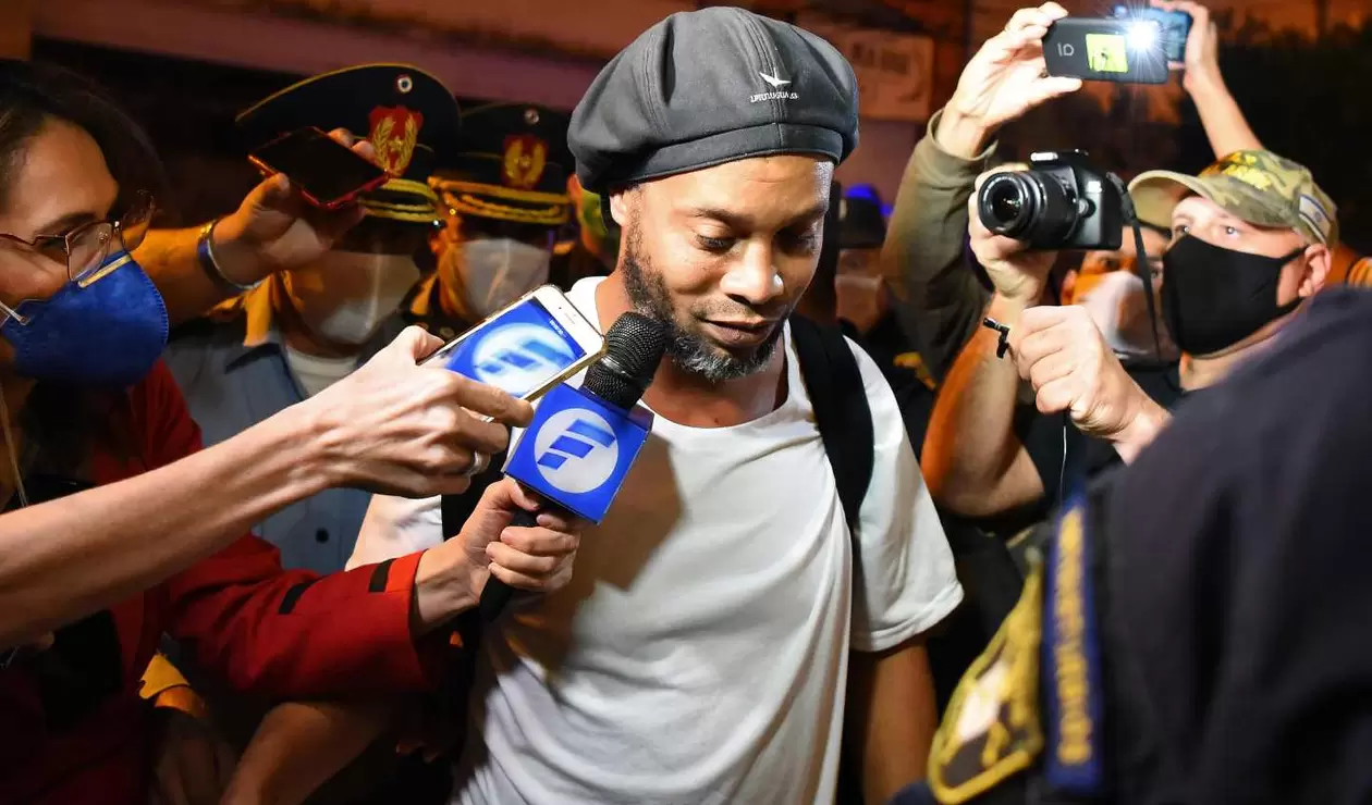 Ronaldinho salió de la cárcel en Paraguay