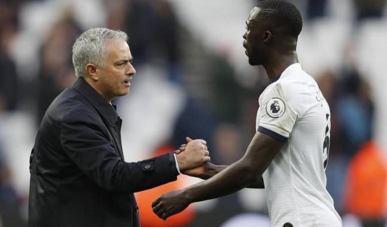 Mourinho y Dávinson Sánchez