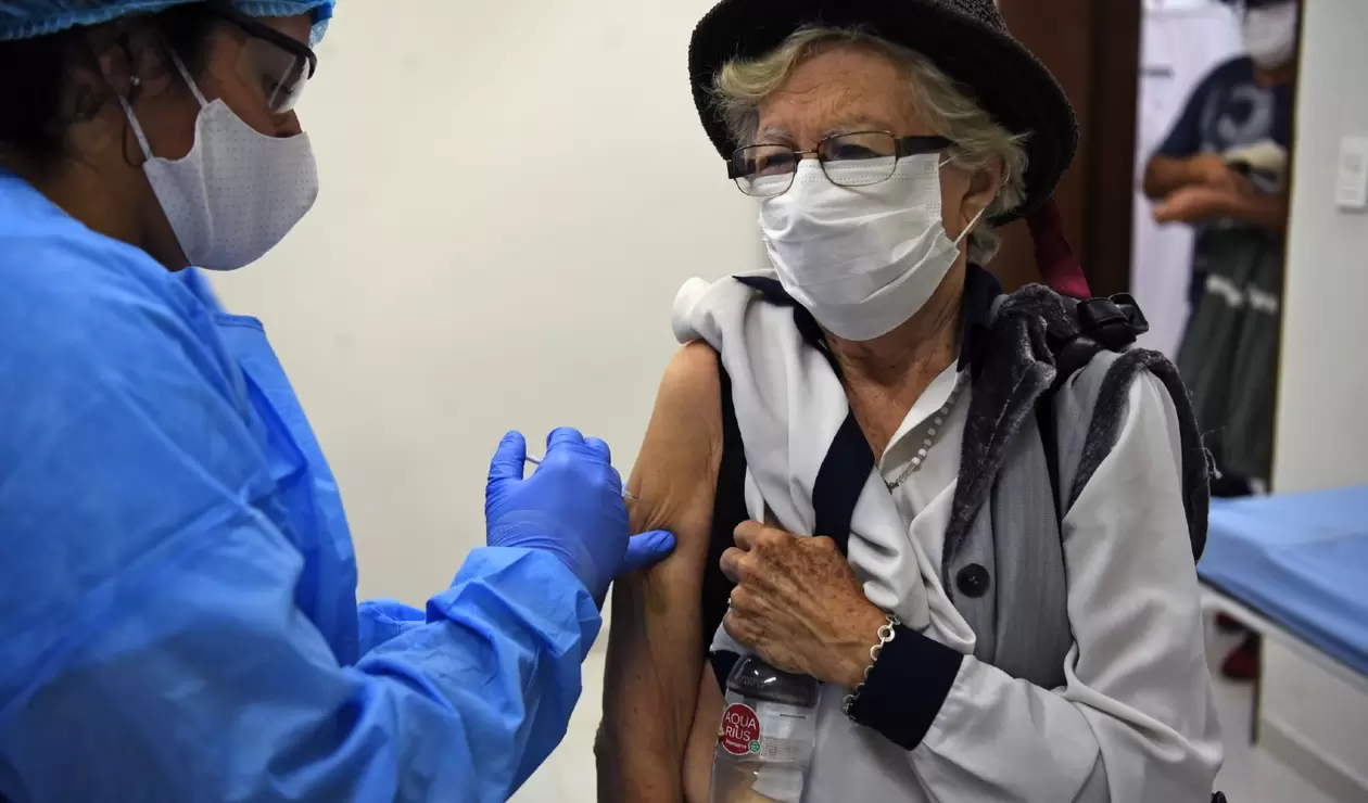 Vacuna Covid-19 en el país contaría entre $10 000 y $12.000 pesos