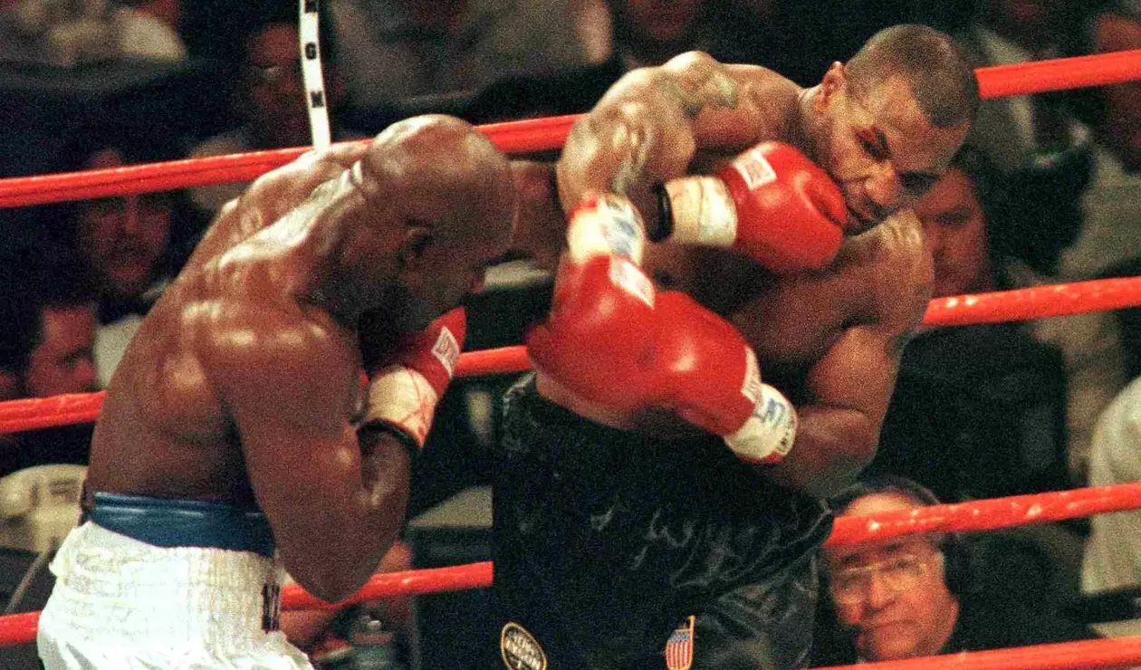 Holyfield y Tyson, en la pelea de 1997
