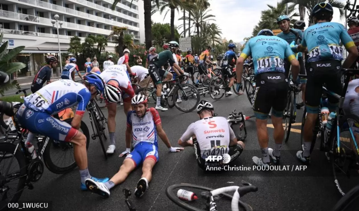 Thibaut Pinot sufrió caída en la etapa 1 del Tour de Francia