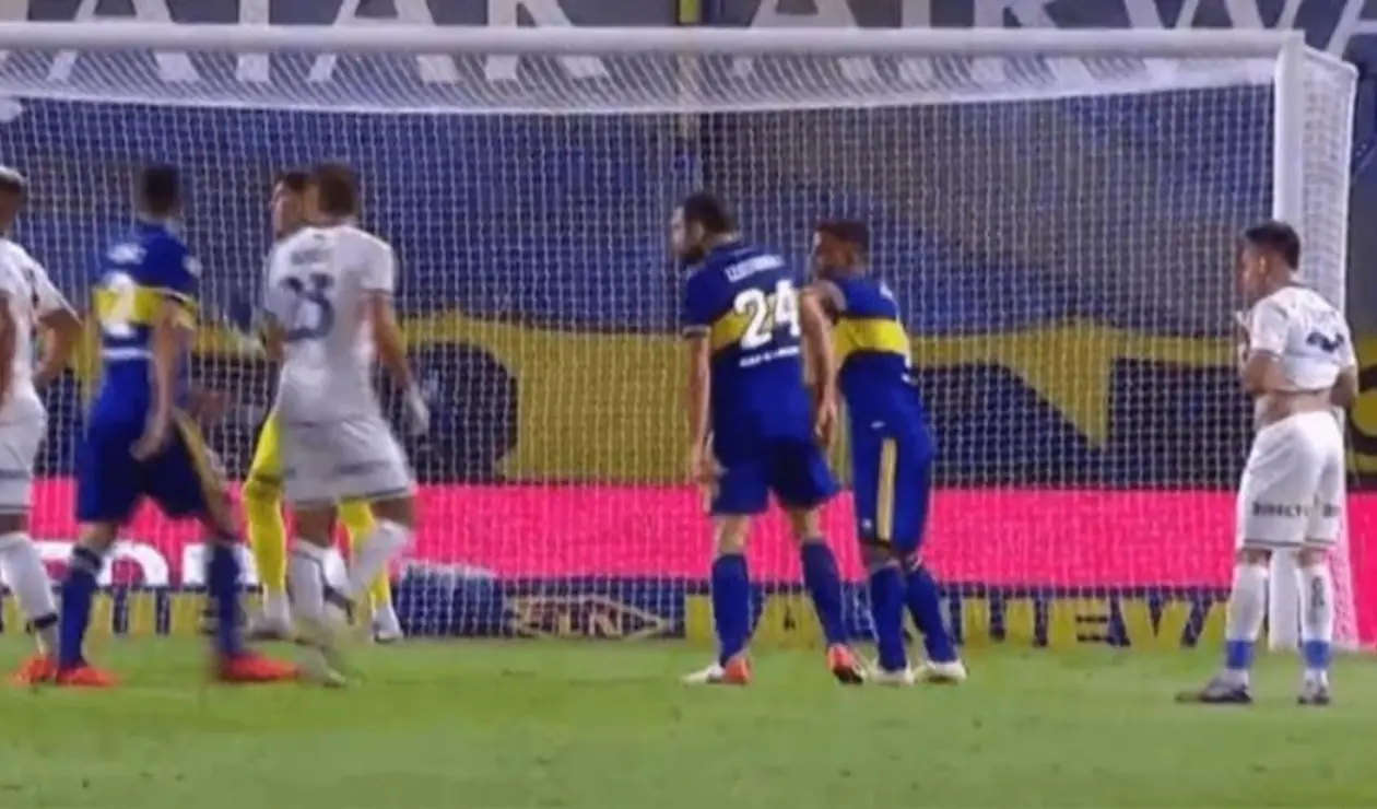 Frank Fabra le pegó a Izquierdoz en Boca