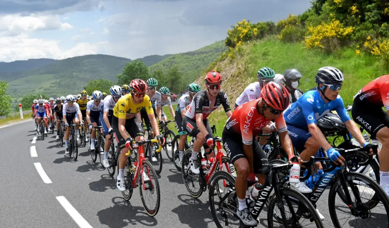 Nairo y Superman López - Dauphiné 2021