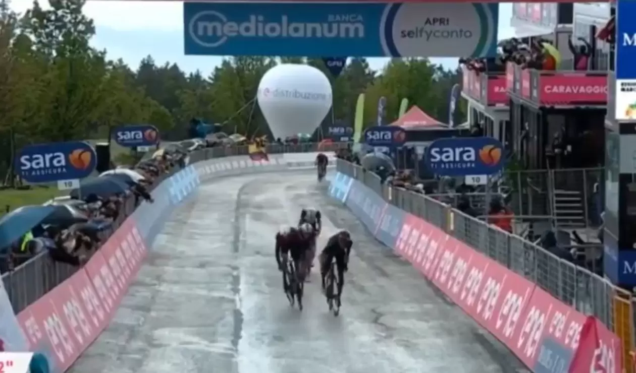 Egan Bernal y el contundente sprint para derrotar a Evenepoel en el Giro