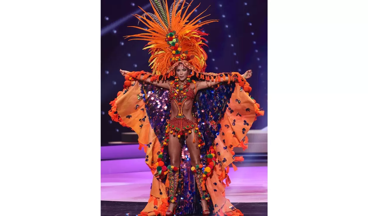 Desfile en traje típico de Laura Olascuaga en Miss Universo