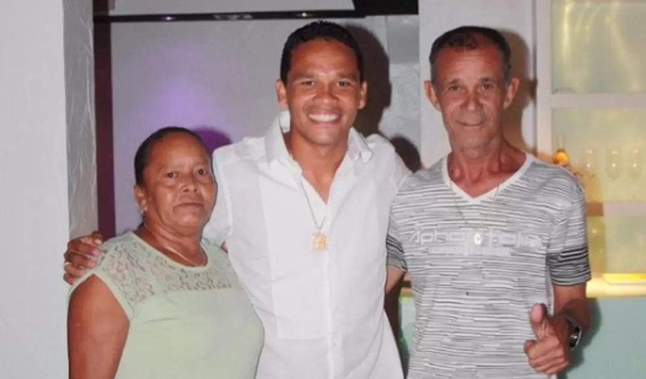 Carlos Bacca y sus padres