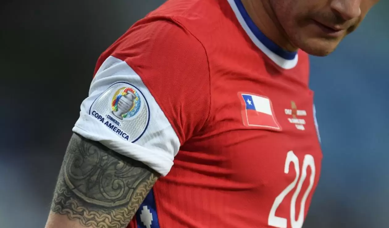 Selección Chile tapo el logo de Nike