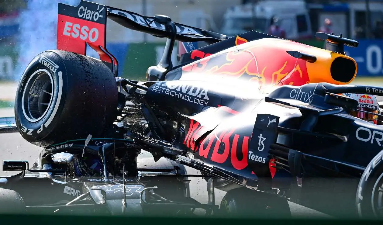 Accidente entre Hamilton y Verstappen.
