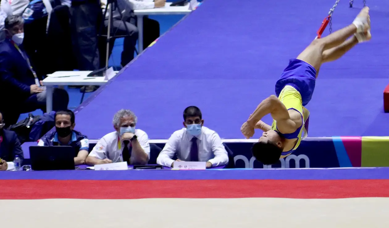 Gimnasia artística por equipos