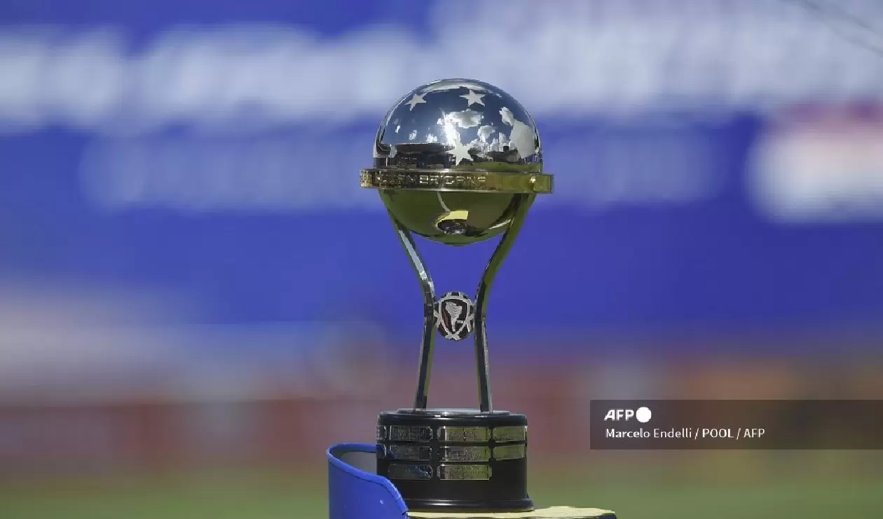 Copa Sudamericana trofeo