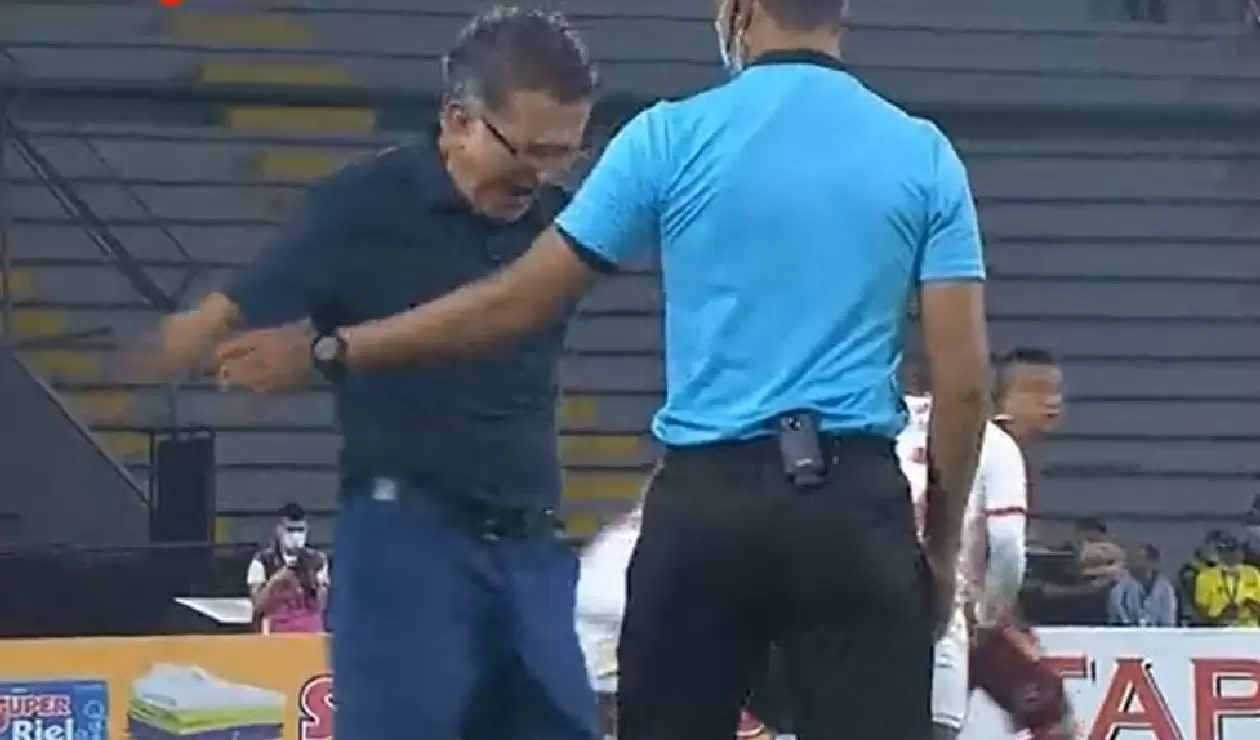 Manotazo de Osorio al árbitro Vs Tolima