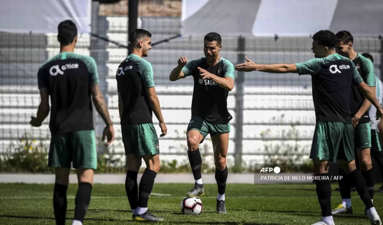 Cristiano, Pepe y otras figaras de Portugal, en un entrenamiento con su Selección.