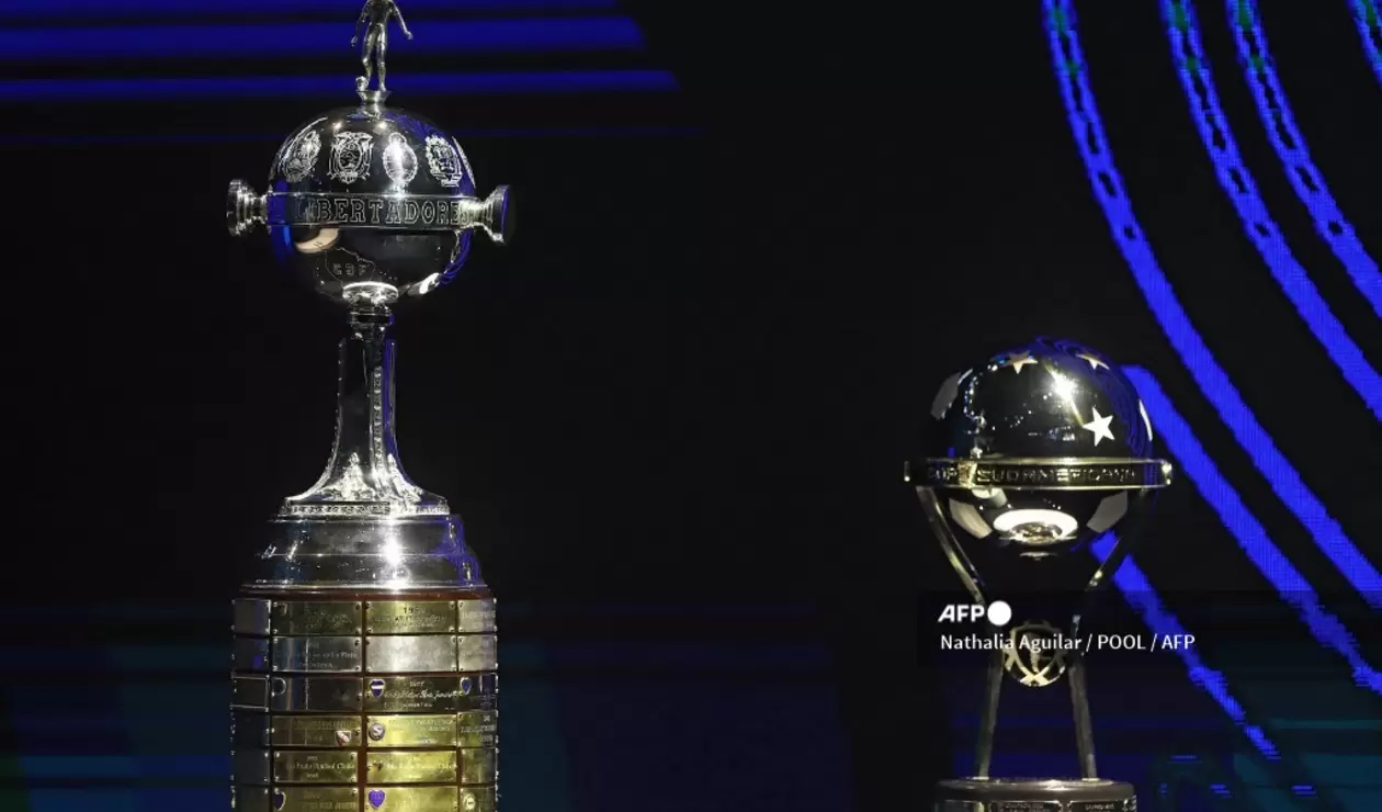Trofeos Copa Libertadores y Copa Sudamericana