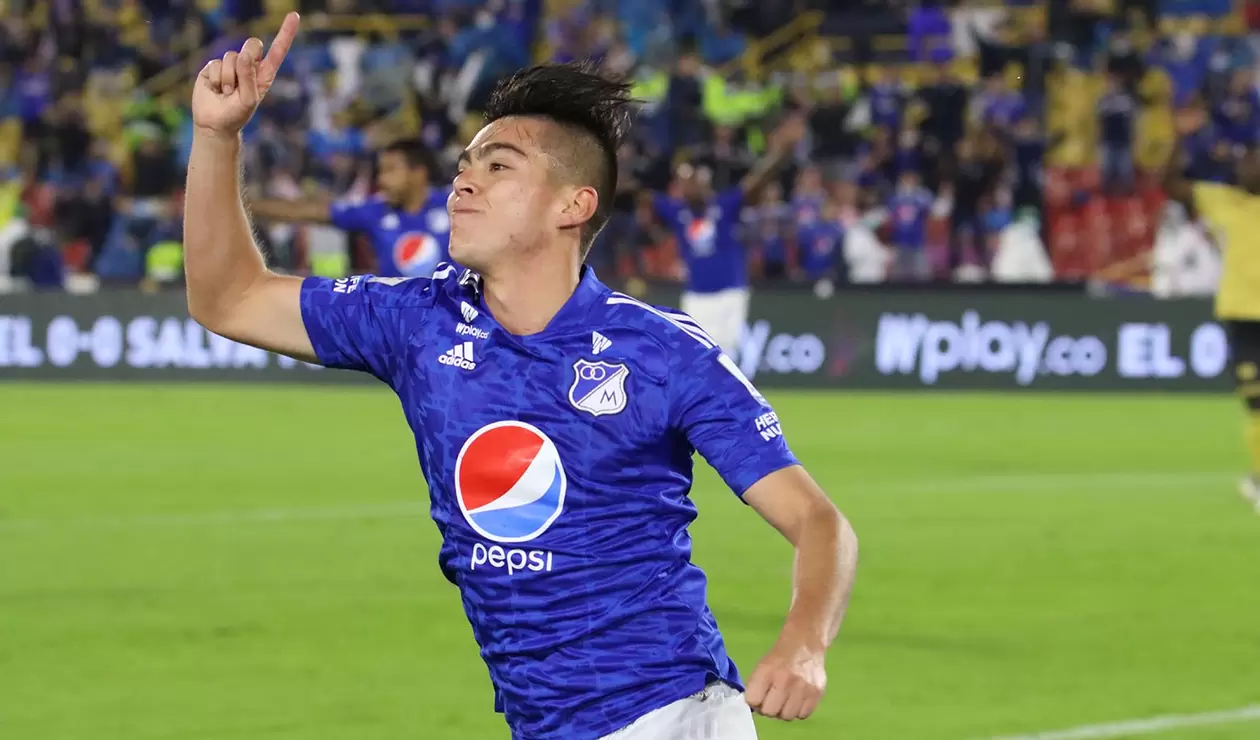 Daniel Ruiz celebrando un gol con Millonarios ante Águilas Doradas
