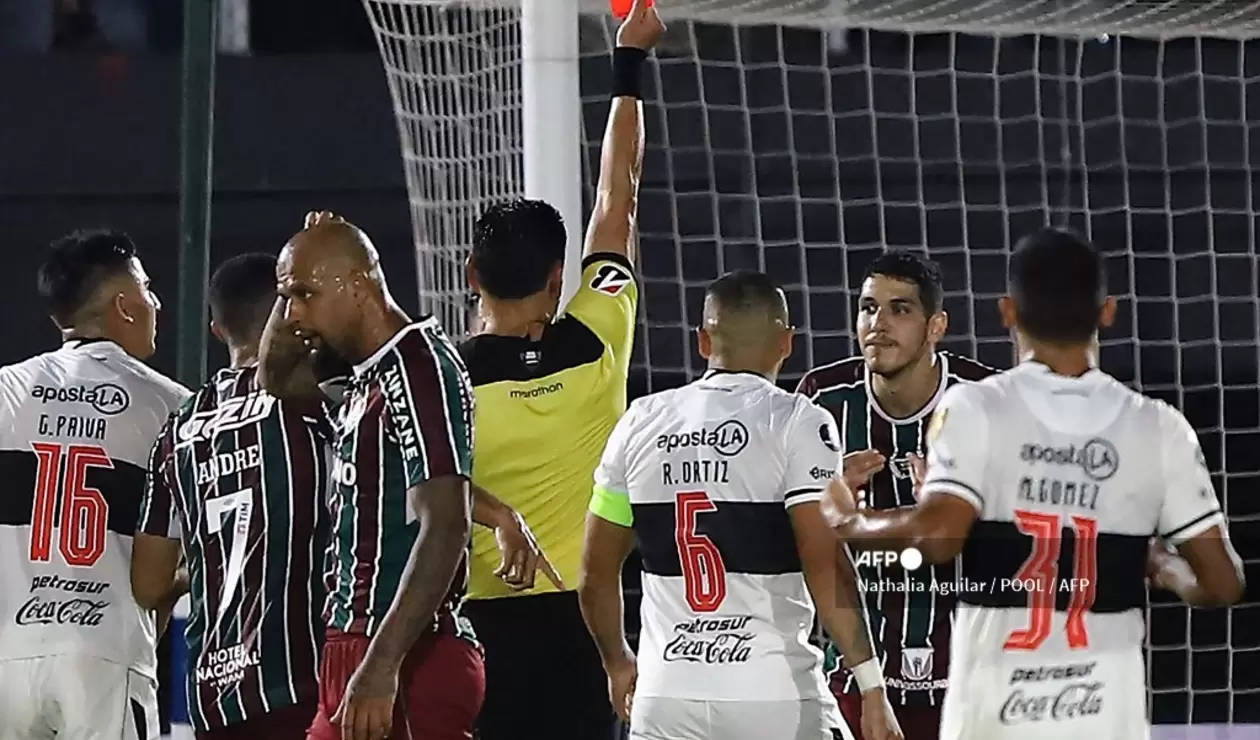 Fluminense en su eliminación de la Copa Libertadores ante Olimpia.