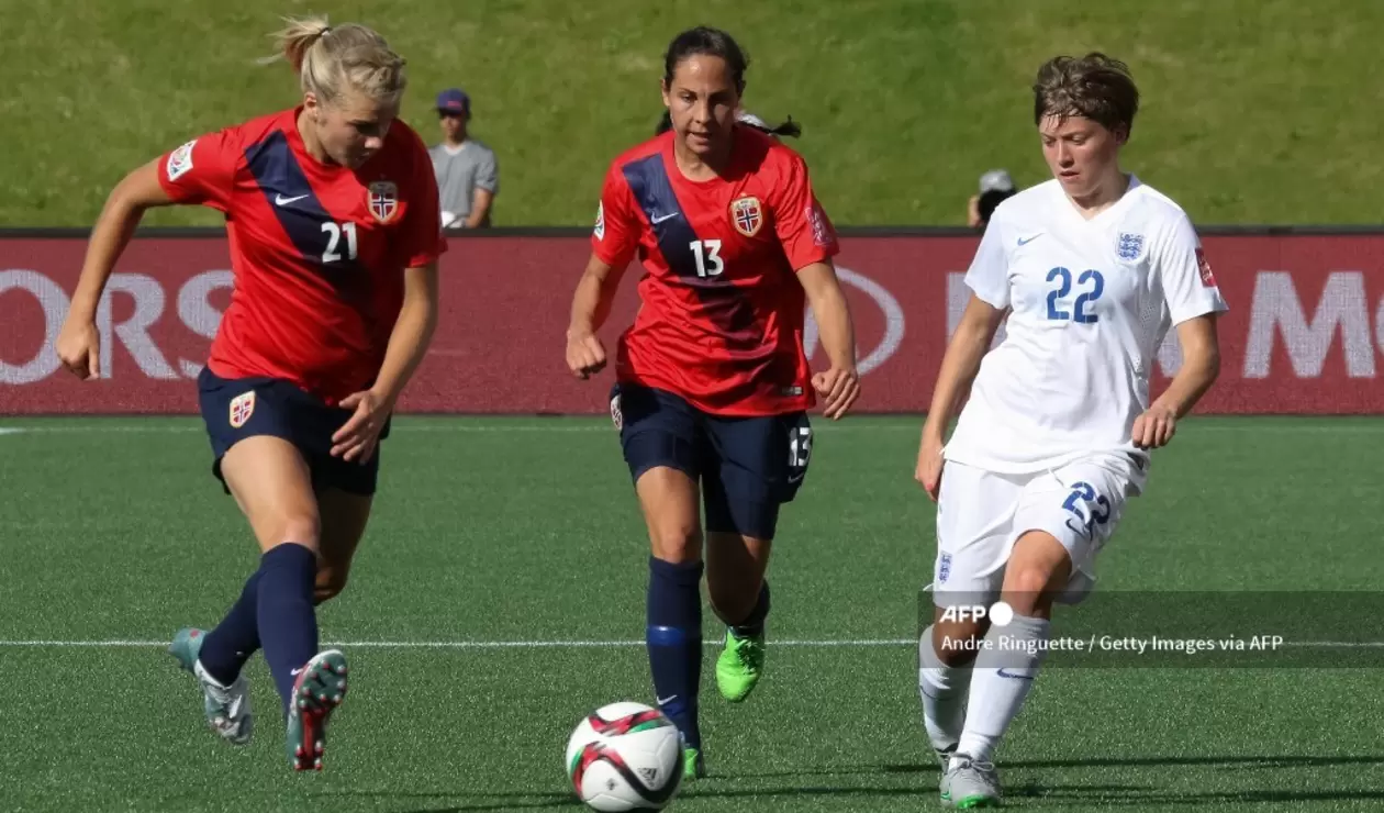 Duelo europeo entre las selecciones femeninas de Noruega e Inglaterra, 2015.