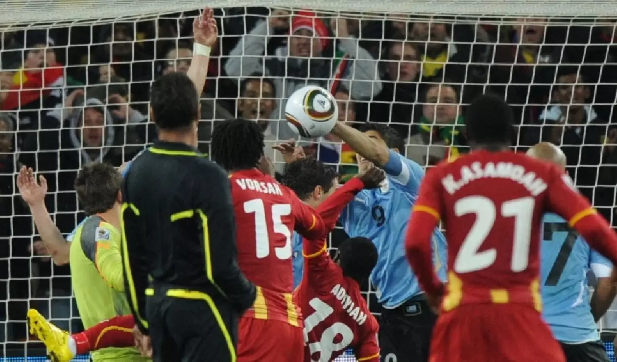 La recordada mano de Suárez en el Uruguay vs Ghana de Sudáfrica 2010.