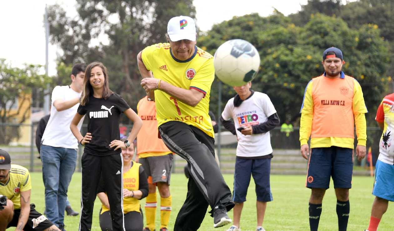 Gustavo Petro - Fútbol