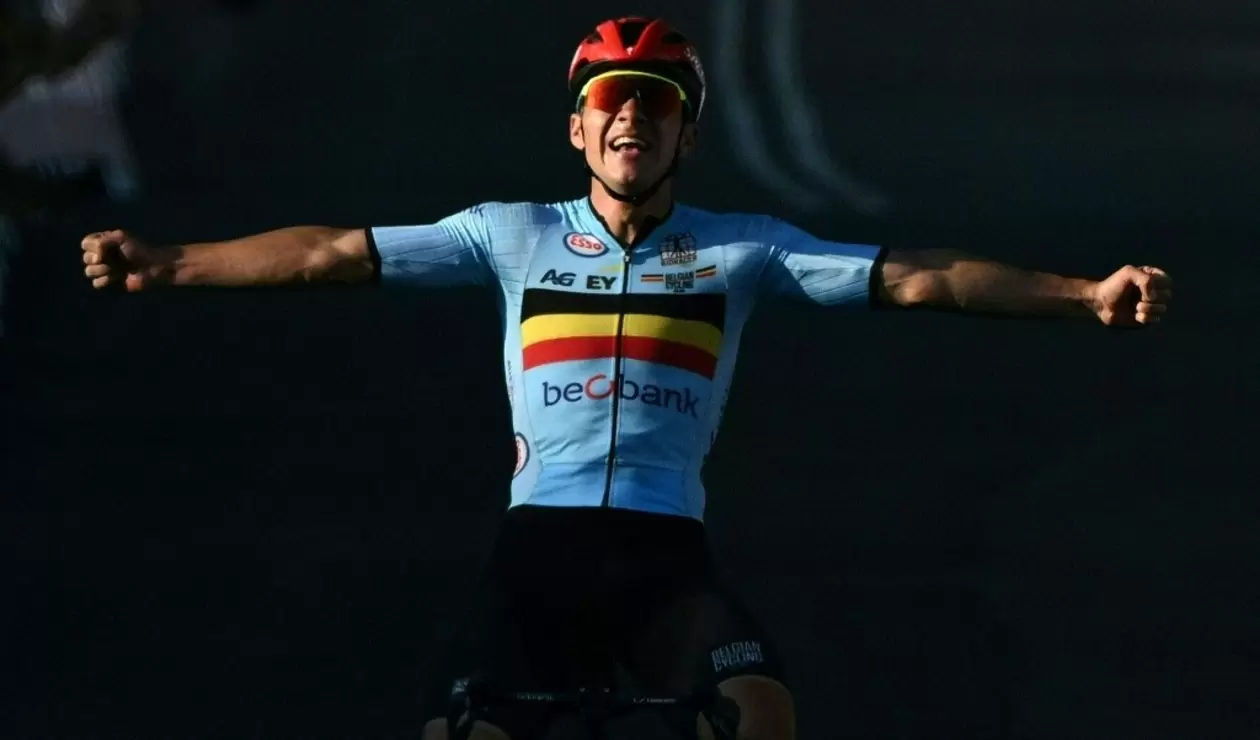 Remco Evenepoel ganando el mundial de ciclismo en Australia
