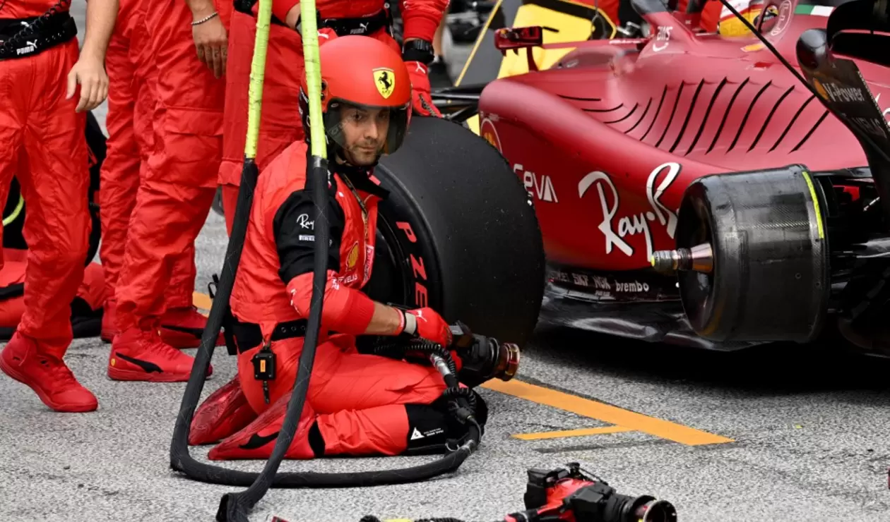Ferrari en una de las paradas en pits del Gran Premio de los Países Bajos