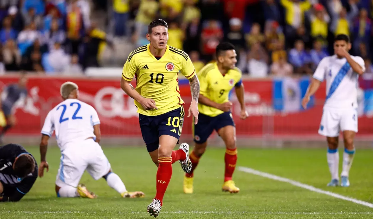 James frente a Guatemala con la Selección Colombia