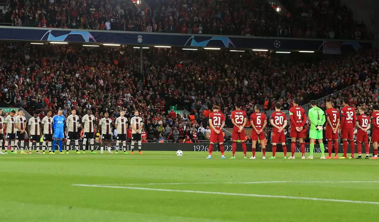 Minuto de silencio en el Liverpool vs Ajax por la Champions League