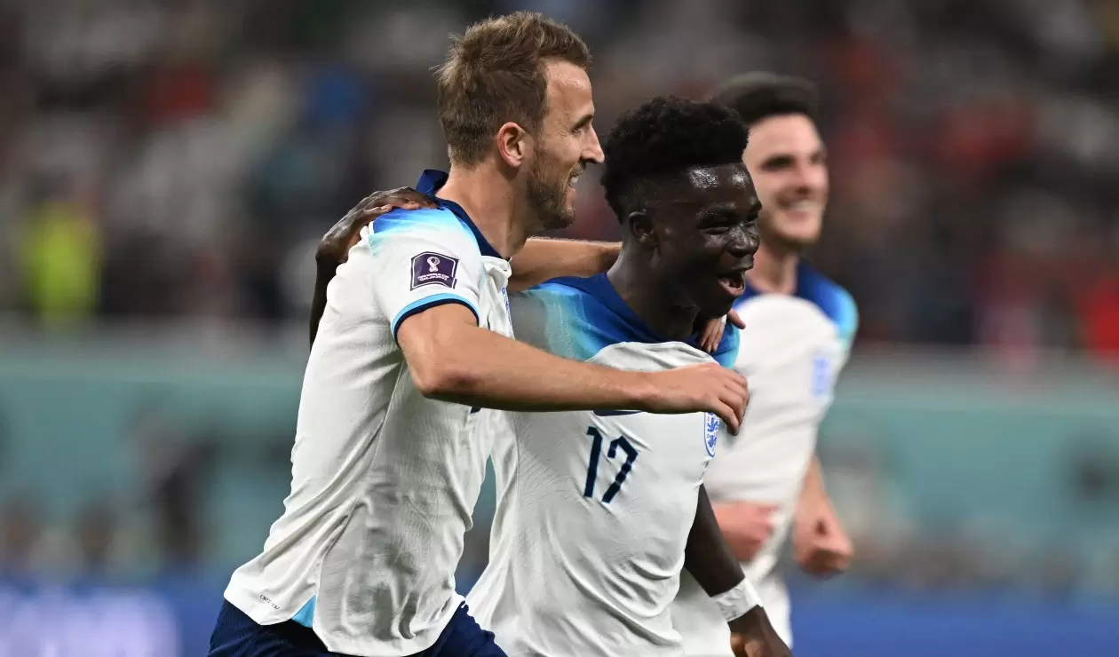 Bukayo Saka celebrando gol con la Selección de Inglaterra