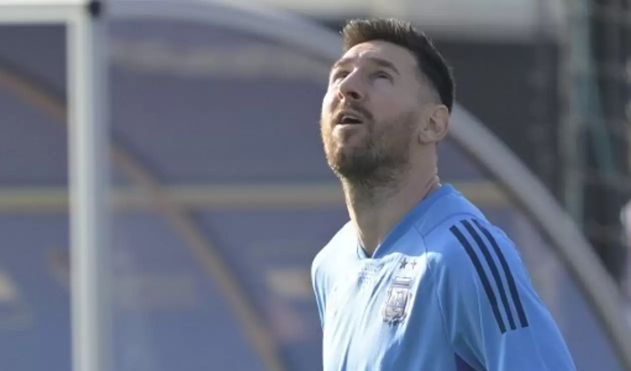 Lionel Messi en entrenamiento con la Selección de Argenitna.jpg