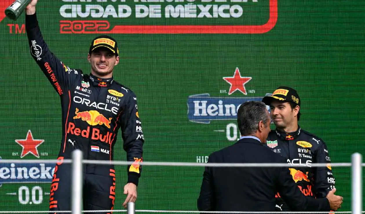 Sergio Pérez y Max Verstappen