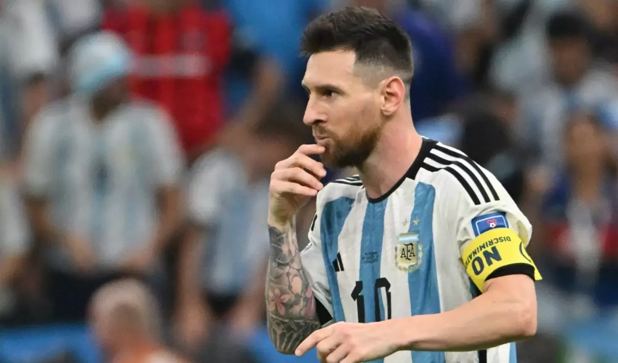 Lionel Messi en un momento del partido Argentina vs Países Bajos