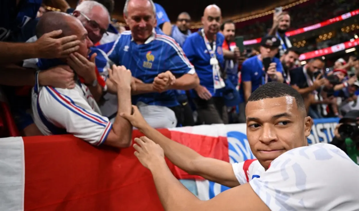 Kylian Mbappé pidió disculpas tras dar balonazo a un hincha