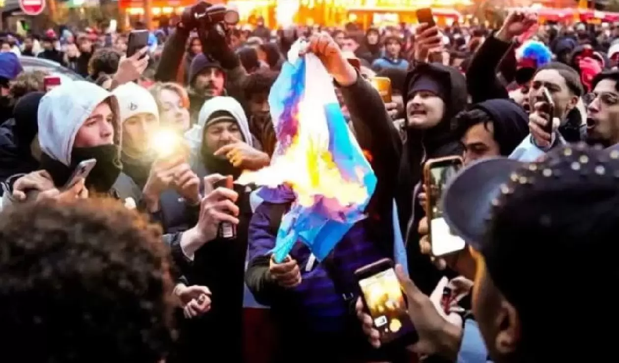 Hinchas franceses queman bandera de Argentina