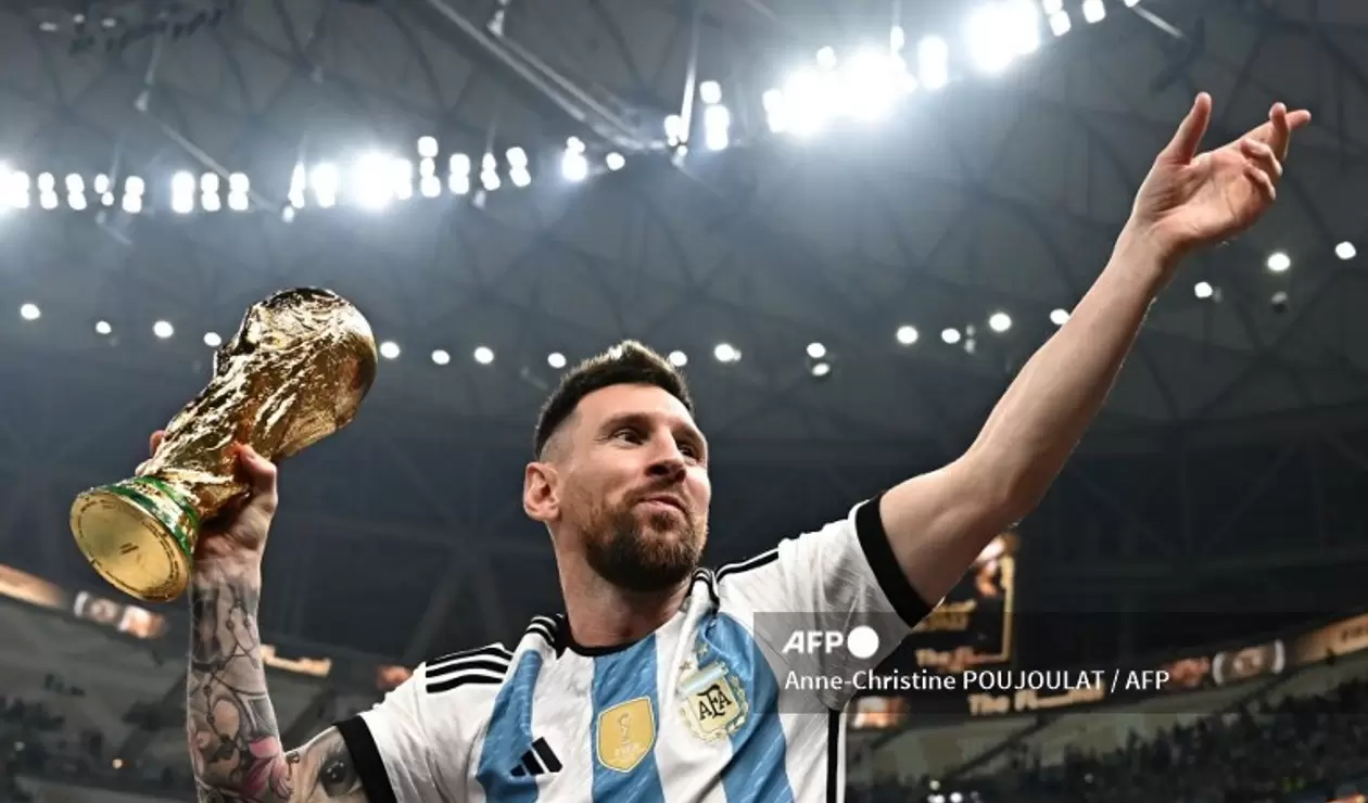 Messi con la Copa del mundo 2022