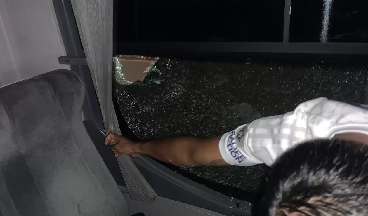 Hinchas de Tolima agredieron con piedras el bus de Millonarios