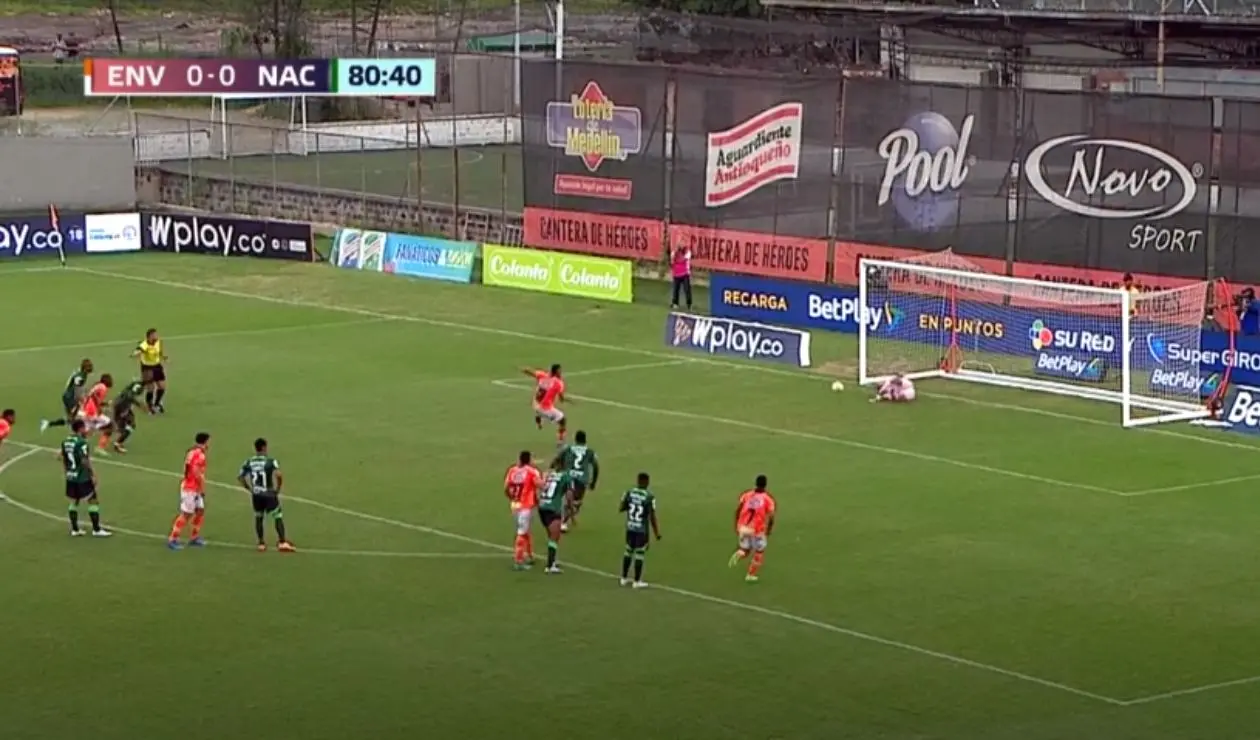 Envigado vs Nacional, penal atajado por Kevin Mier