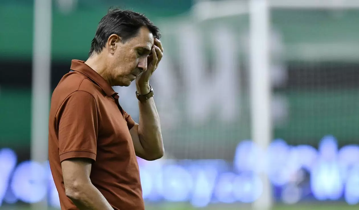 El técnico que podría dañar la llegada de Guimaraes al Tolima: se quedó sin equipo